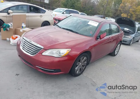 2013 Chrysler 200 Touring z USA, uszkodzony, nr VIN 1C3CCBBB4DN584656